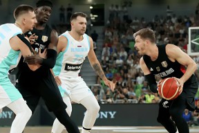 纽约尼克斯迎欧篮联关键赛，国际比赛日止住颓势，话题不断，球队文化再被提及的简单介绍-真人娱乐